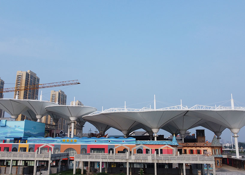 山東聊城萬達小鎮(zhèn)七彩祥云PTFE膜結(jié)構